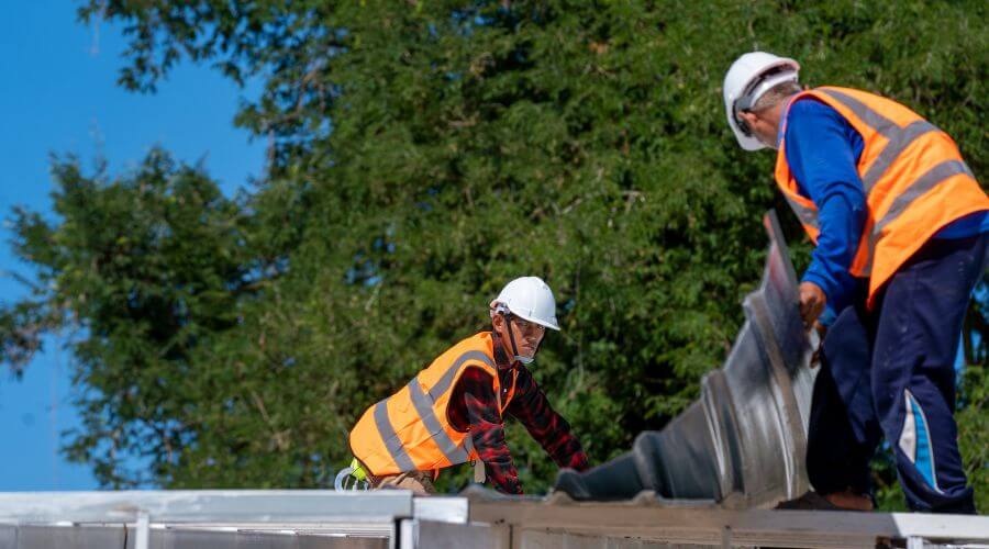 Roof maintenance in Castaner, PR